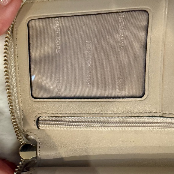 Michael Kors Gold Quilted Continental Wristlet Wallet Jet Set 🎄 - Picture 6 of 16